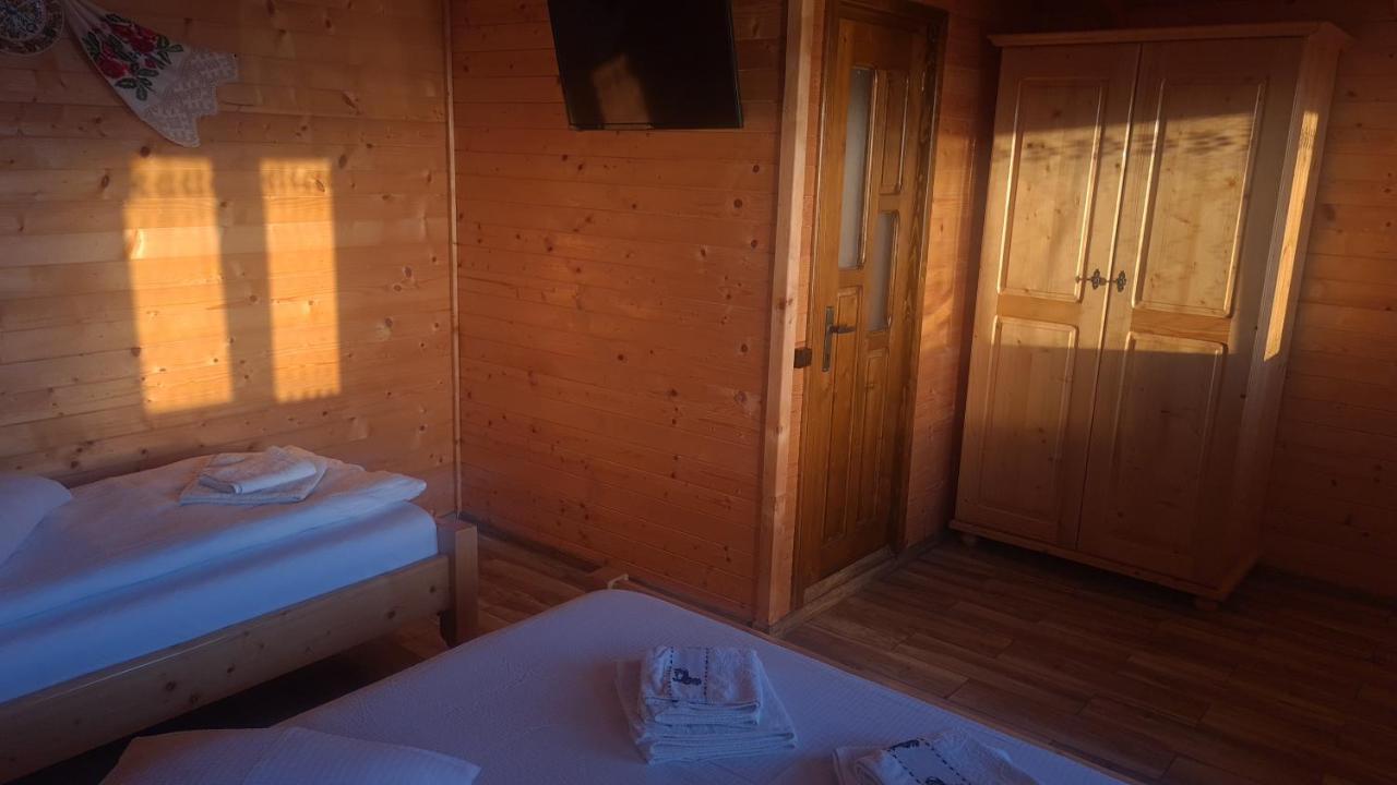 Cabanutele Din Lemn Villa Chiscau Exteriör bild