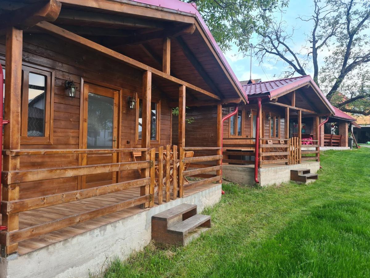 Cabanutele Din Lemn Villa Chiscau Exteriör bild